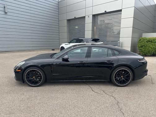 2023 Porsche Panamera Platinum Edition