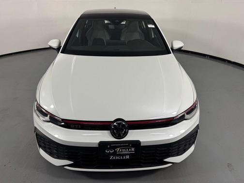 Opal White Pearl Effect 2025 Volkswagen Golf GTI 2.0T SE