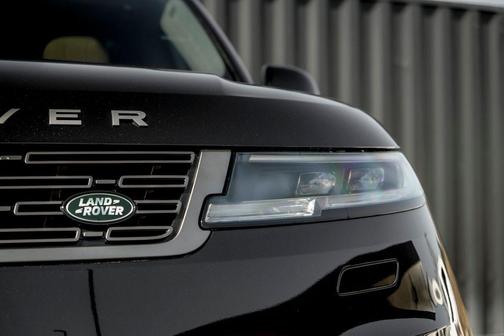 Santorini Black 2026 Land Rover Range Rover Sport SE