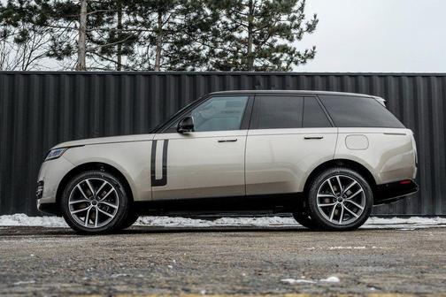 2026 Land Rover Range Rover P550e SE