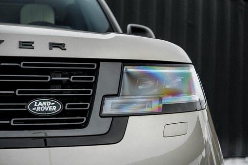 2026 Land Rover Range Rover P550e SE