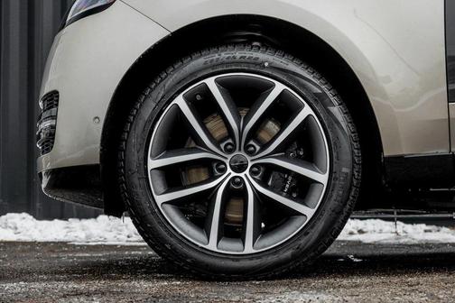 2026 Land Rover Range Rover P550e SE