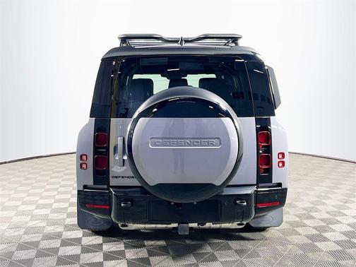 2024 Land Rover Defender P400 X-Dynamic SE