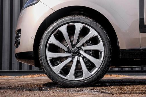 Batumi Gold 2026 Land Rover Range Rover P530 SE 7 Seat