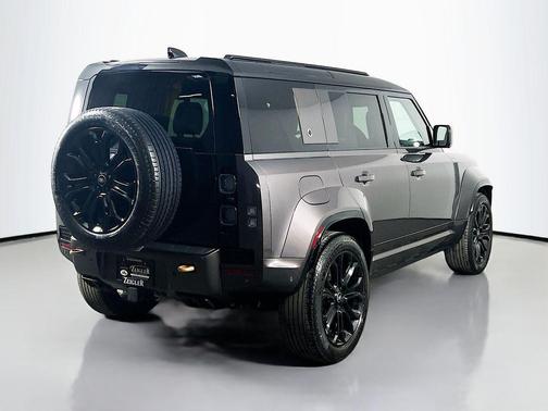 2025 Land Rover Defender OCTA