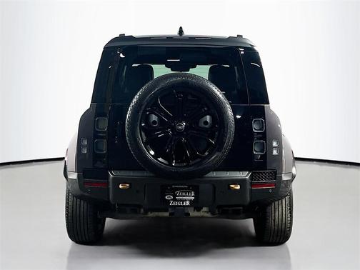 2025 Land Rover Defender OCTA