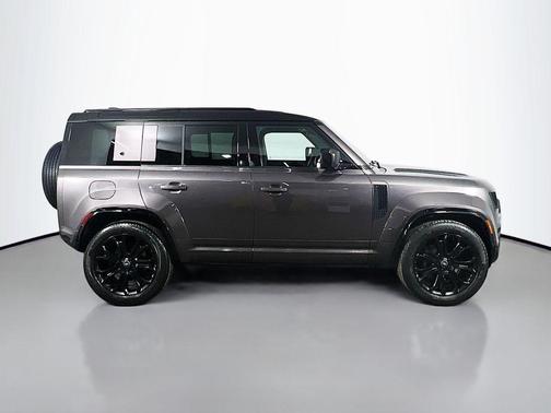 2025 Land Rover Defender OCTA