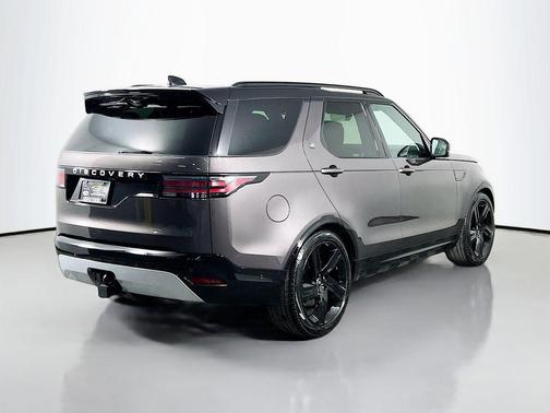 2025 Land Rover Discovery P360 Metropolitan Edition