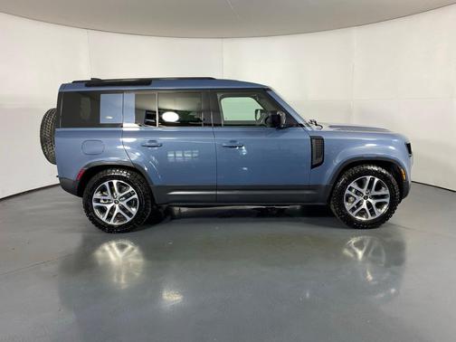 2021 Land Rover Defender 110 SE