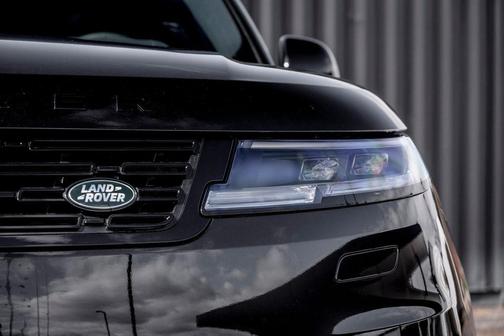 Santorini Black 2026 Land Rover Range Rover Sport SE
