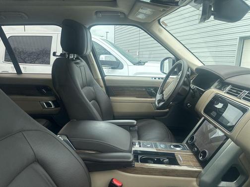 Fuji White 2019 Land Rover Range Rover 3.0L V6 Supercharged HSE