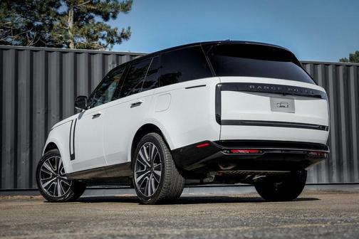 2025 Land Rover Range Rover P550e SE