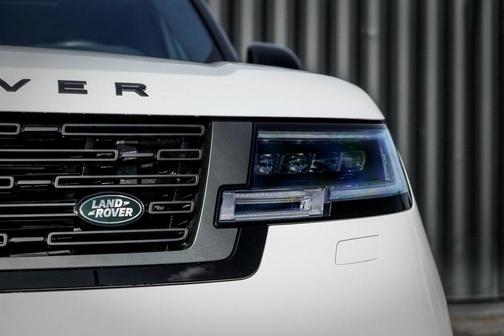 2025 Land Rover Range Rover P550e SE