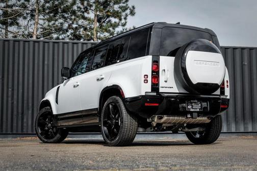 2025 Land Rover Defender P400 X-Dynamic SE