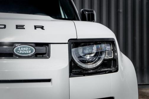 2025 Land Rover Defender P400 X-Dynamic SE