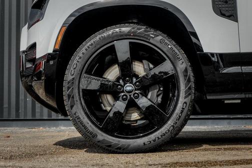 2025 Land Rover Defender P400 X-Dynamic SE