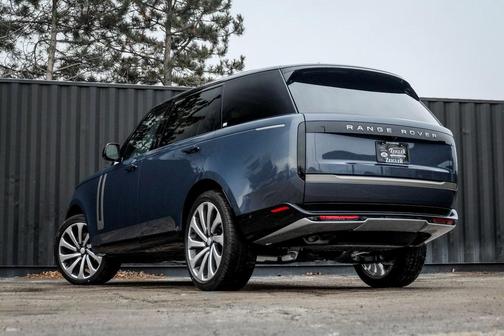 2025 Land Rover Range Rover P530 SE 7 Seat