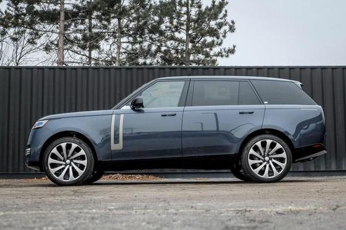 2025 Land Rover Range Rover P530 SE 7 Seat