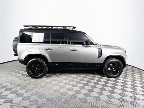 2024 Land Rover Defender P400 X-Dynamic SE