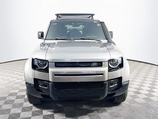 2024 Land Rover Defender P400 X-Dynamic SE