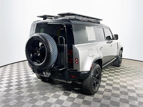 2024 Land Rover Defender P400 X-Dynamic SE