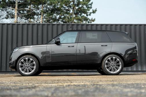 2025 Land Rover Range Rover P400 SE 7 Seat