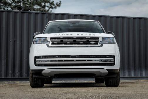 Fuji White 2026 Land Rover Range Rover P400 SE