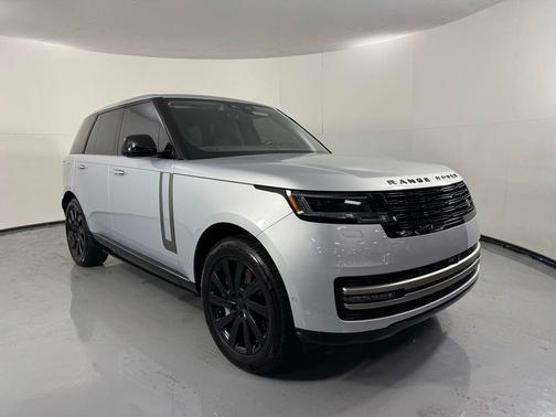 Hakuba Silver 2025 Land Rover Range Rover P550e SE