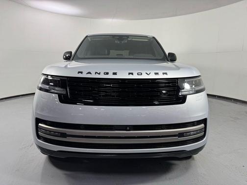 Hakuba Silver 2025 Land Rover Range Rover P550e SE