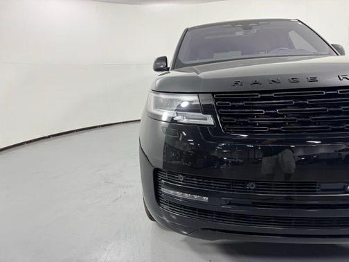 Santorini Black 2023 Land Rover Range Rover P400 SE