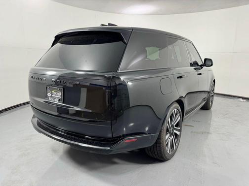 Santorini Black 2023 Land Rover Range Rover P400 SE