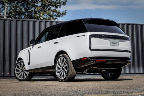 Ostuni Pearl White 2026 Land Rover Range Rover P530 SE