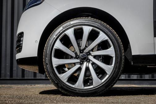 Ostuni Pearl White 2026 Land Rover Range Rover P530 SE