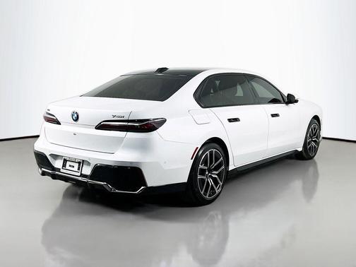 2025 BMW 740 i xDrive