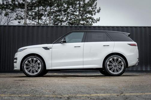 Fuji White 2026 Land Rover Range Rover Sport P400 Dynamic SE