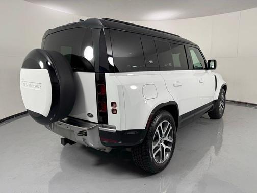 2023 Land Rover Defender 110 SE