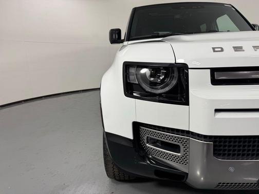 2023 Land Rover Defender 110 SE