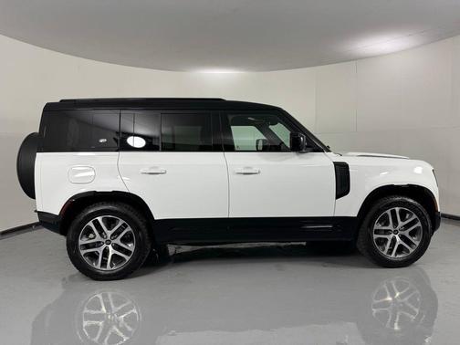 2023 Land Rover Defender 110 SE