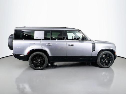2024 Land Rover Defender P400 X-Dynamic SE