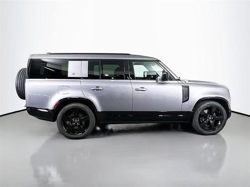2024 Land Rover Defender P400 X-Dynamic SE