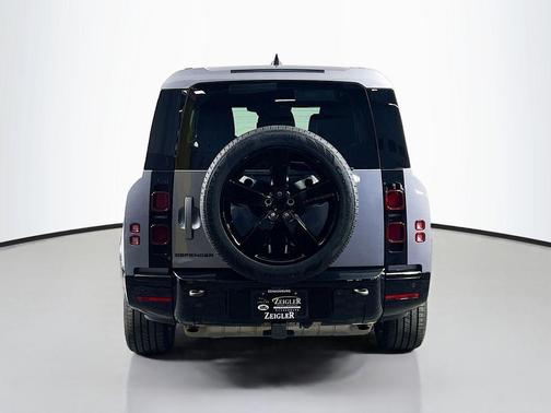 2024 Land Rover Defender P400 X-Dynamic SE