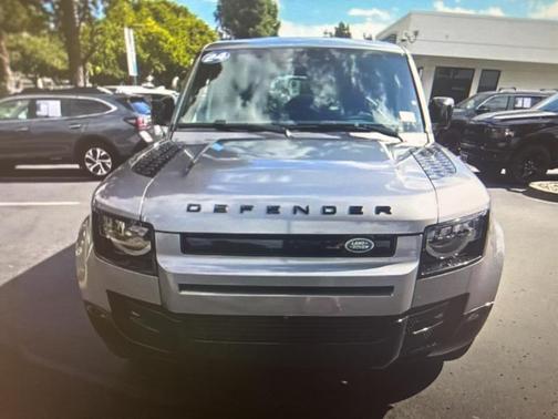 2024 Land Rover Defender P400 X-Dynamic SE