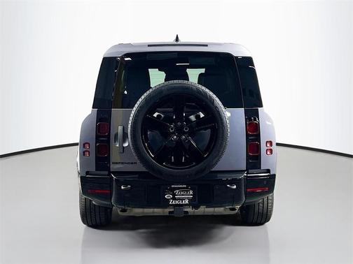 2024 Land Rover Defender P400 X-Dynamic SE