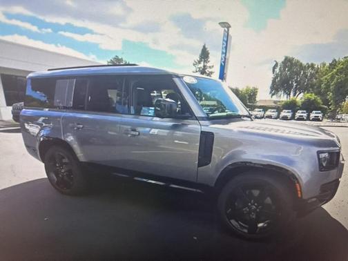 2024 Land Rover Defender P400 X-Dynamic SE