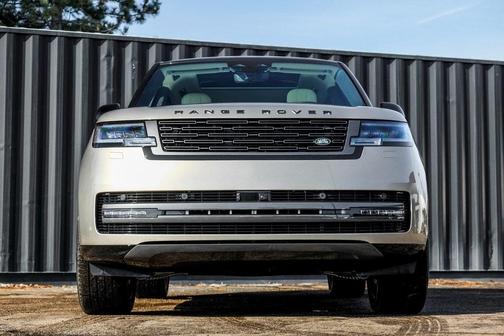 2026 Land Rover Range Rover P530 SE