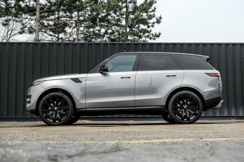 2025 Land Rover Range Rover Sport P360 SE