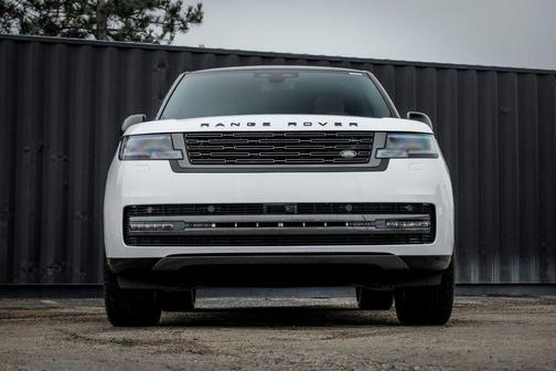 Ostuni Pearl White 2026 Land Rover Range Rover P400 SE