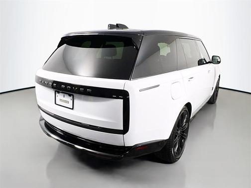 2025 Land Rover Range Rover P400 SE 7 Seat