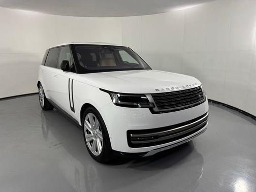 Fuji White 2023 Land Rover Range Rover SE