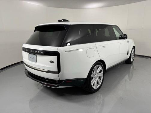 Fuji White 2023 Land Rover Range Rover SE